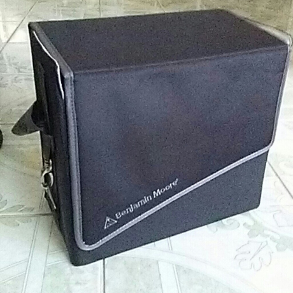 Benjamin Moore shoulder bags
